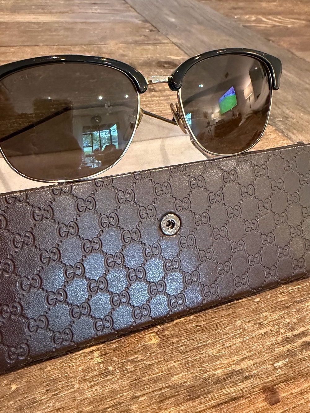 Gucci Black Cat-Eye Sunglasses with Dark Lenses - Picture 2 of 7